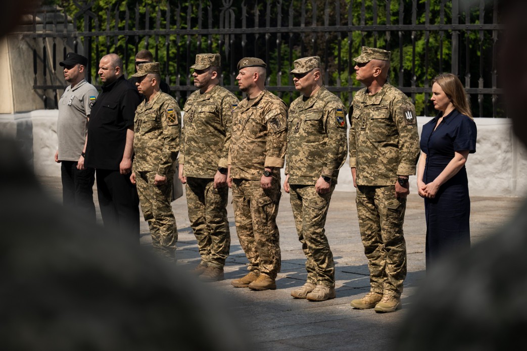 Президент відзначив орденами воїнів армійської авіації - фото 6