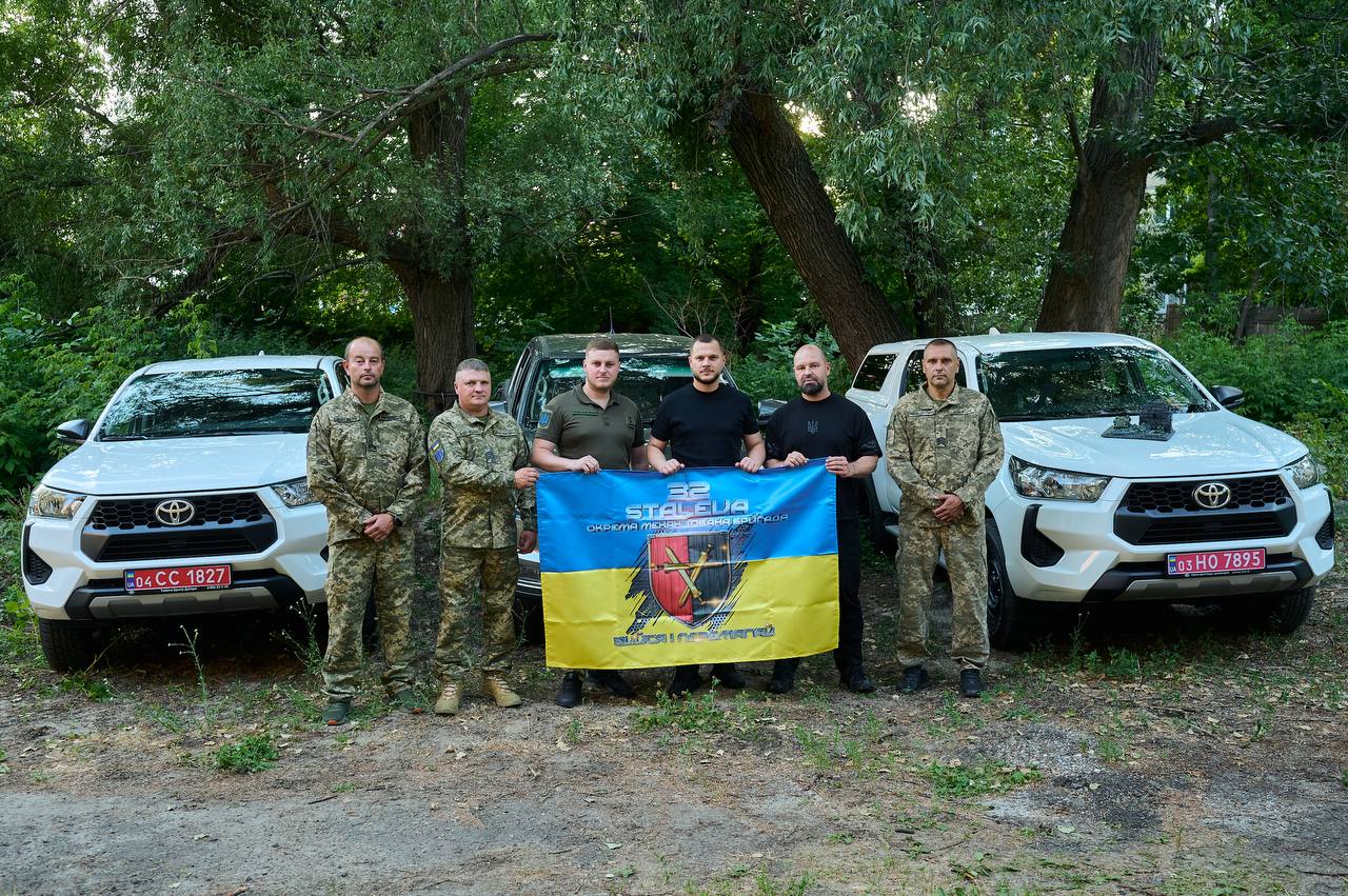 Київщина передала військовим 32-ї бригади пікапи, квадроцикли та позашляховик - фото 6