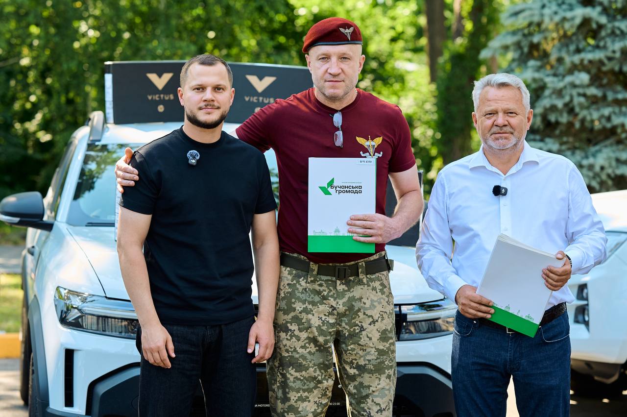 Київщина передала військовим 32-ї бригади пікапи, квадроцикли та позашляховик - фото 4