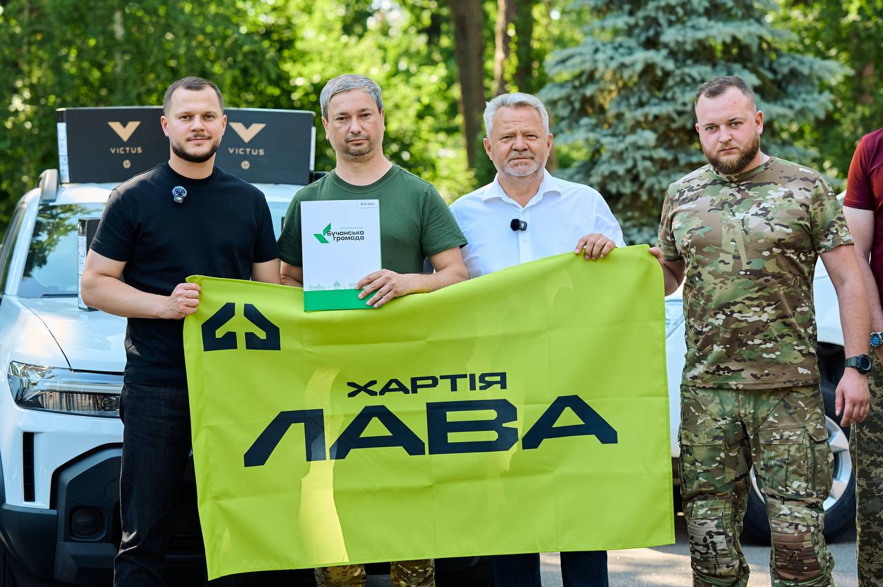 Київщина передала військовим 32-ї бригади пікапи, квадроцикли та позашляховик - фото 5