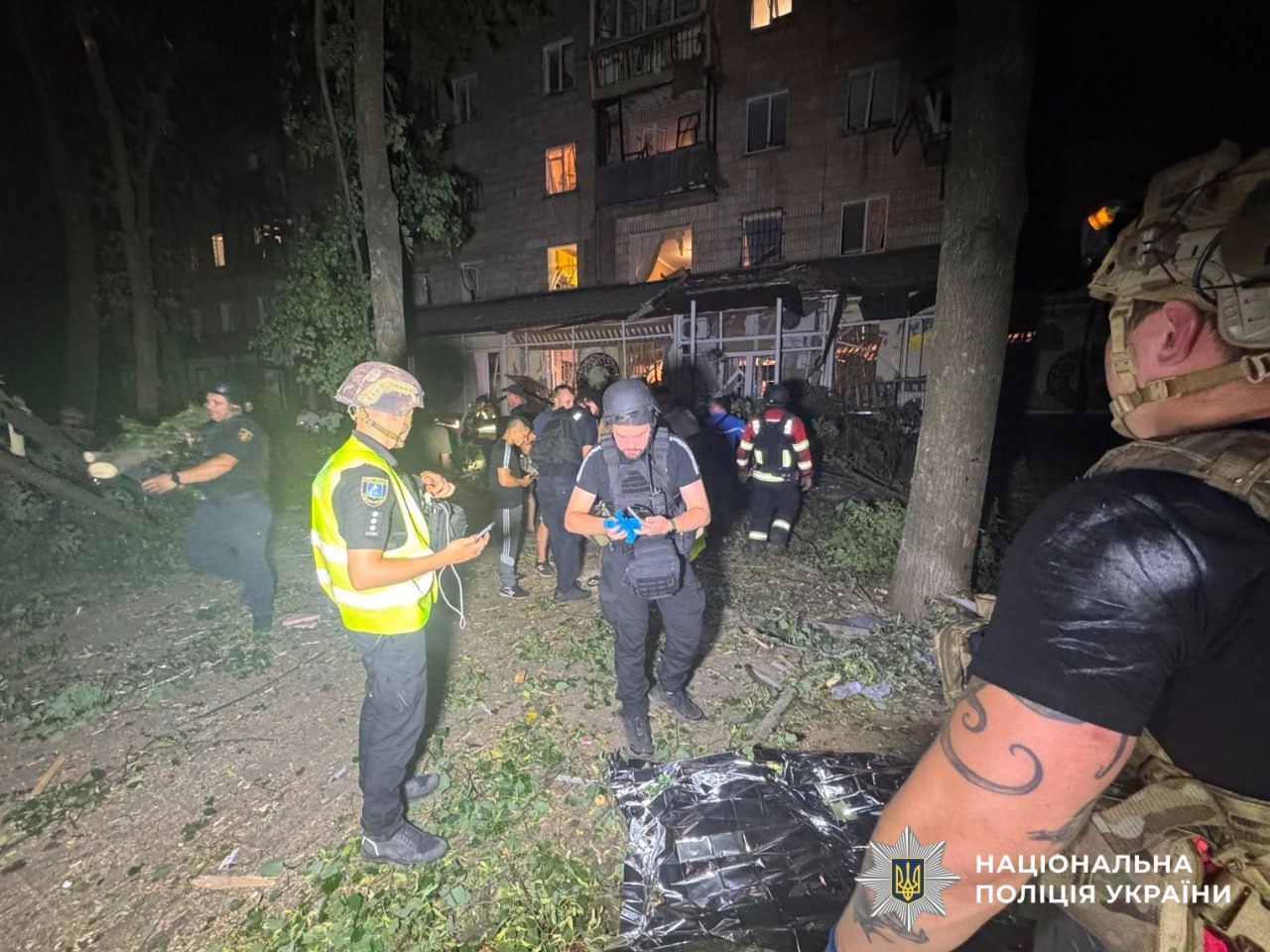 Російська бомба прилетіла у центр Сум: серед загиблих мама з дитиною - фото 5