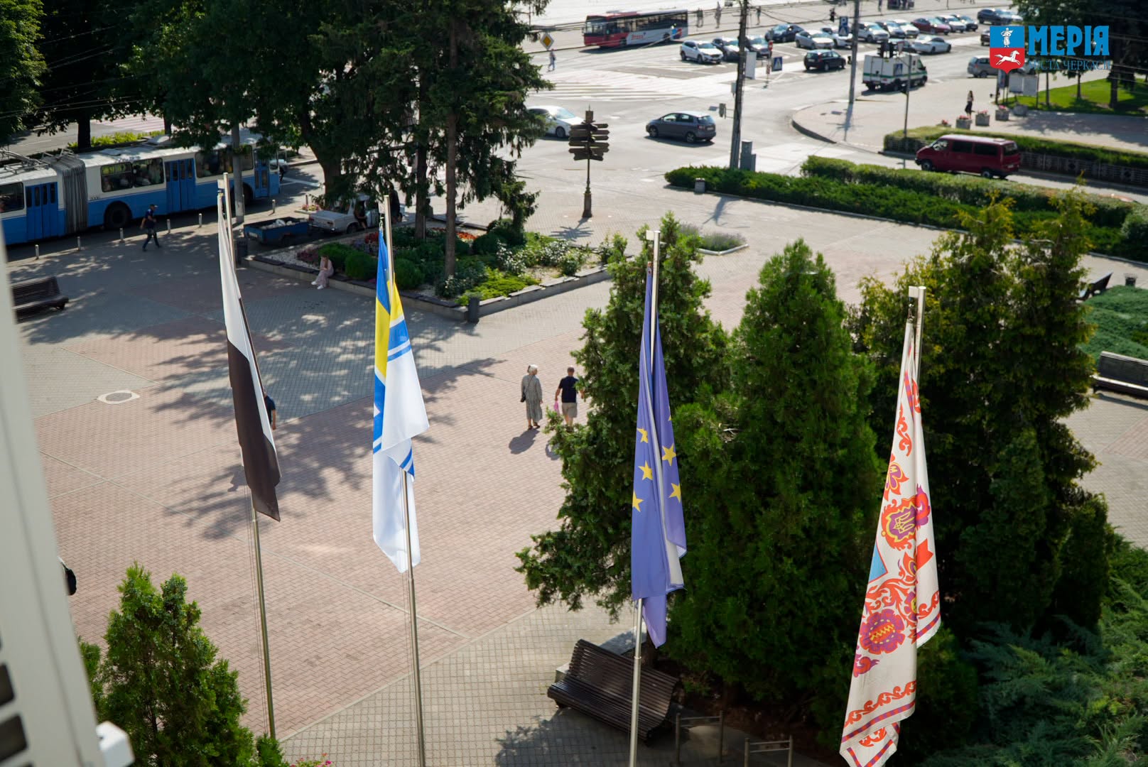 У Черкасах юнаки урочисто підняли прапор Військово-морських Сил ЗСУ