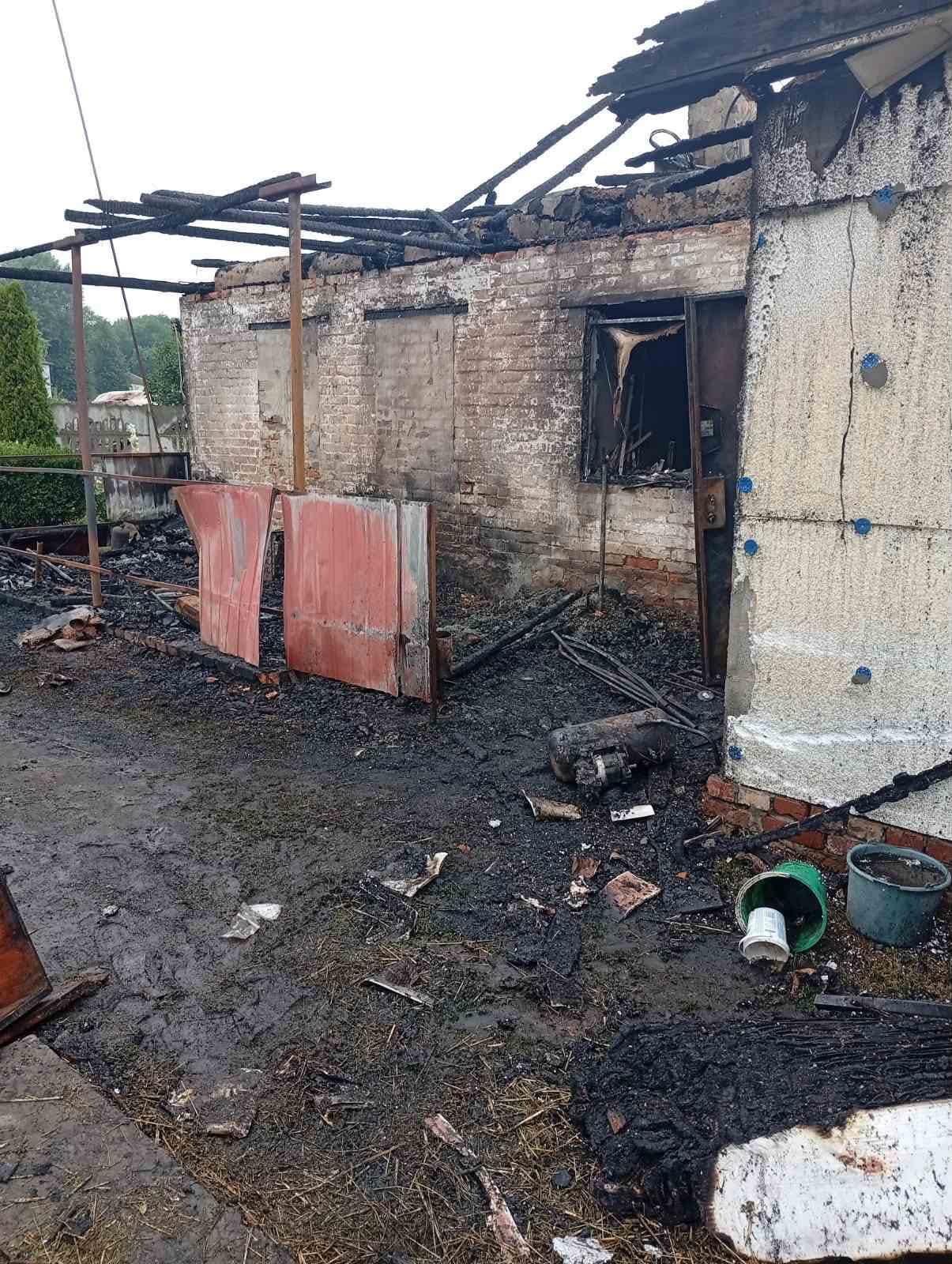 Блискавка знищила будинок у Черкаській області - фото 3