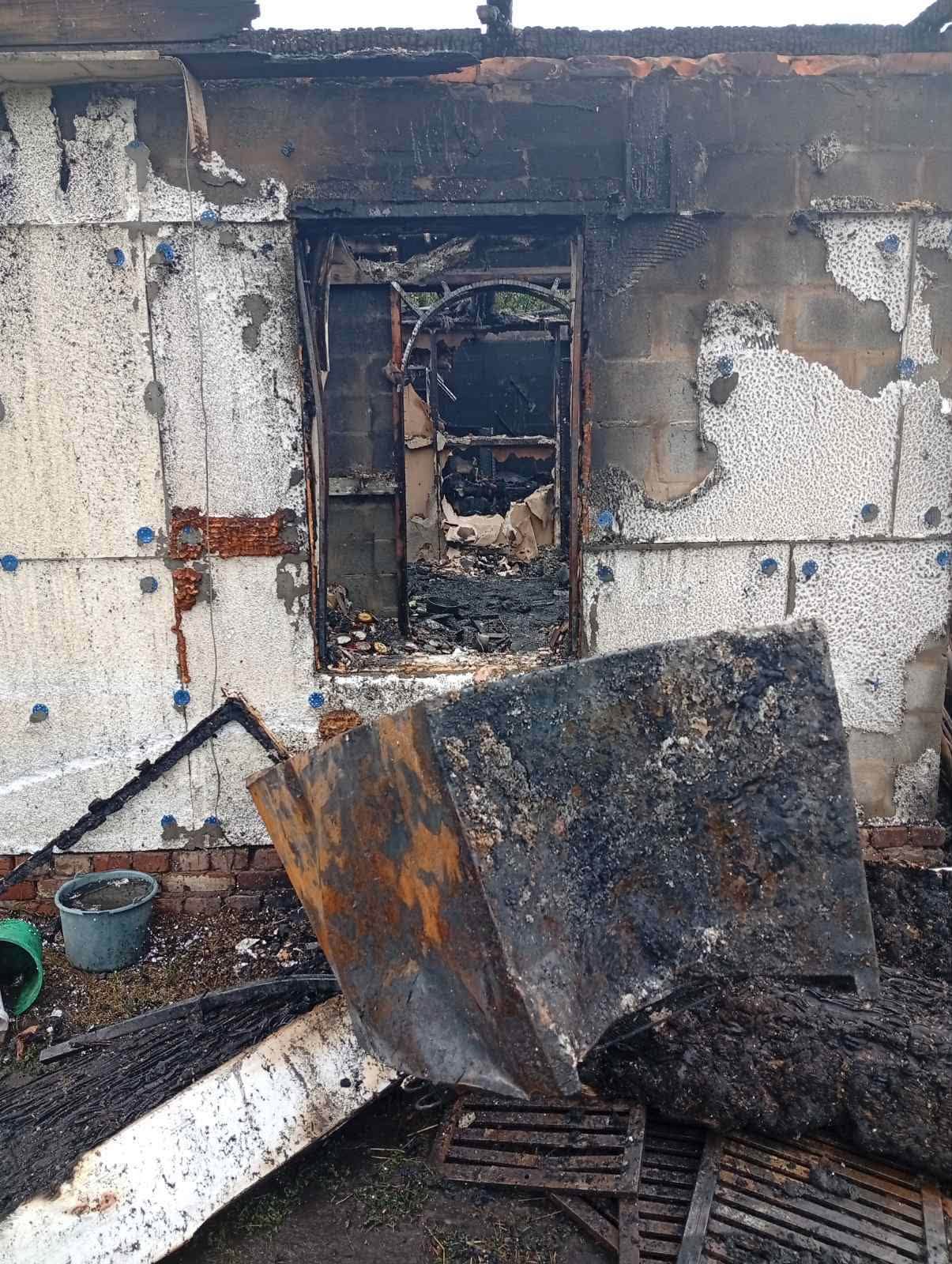 Блискавка знищила будинок у Черкаській області - фото 2