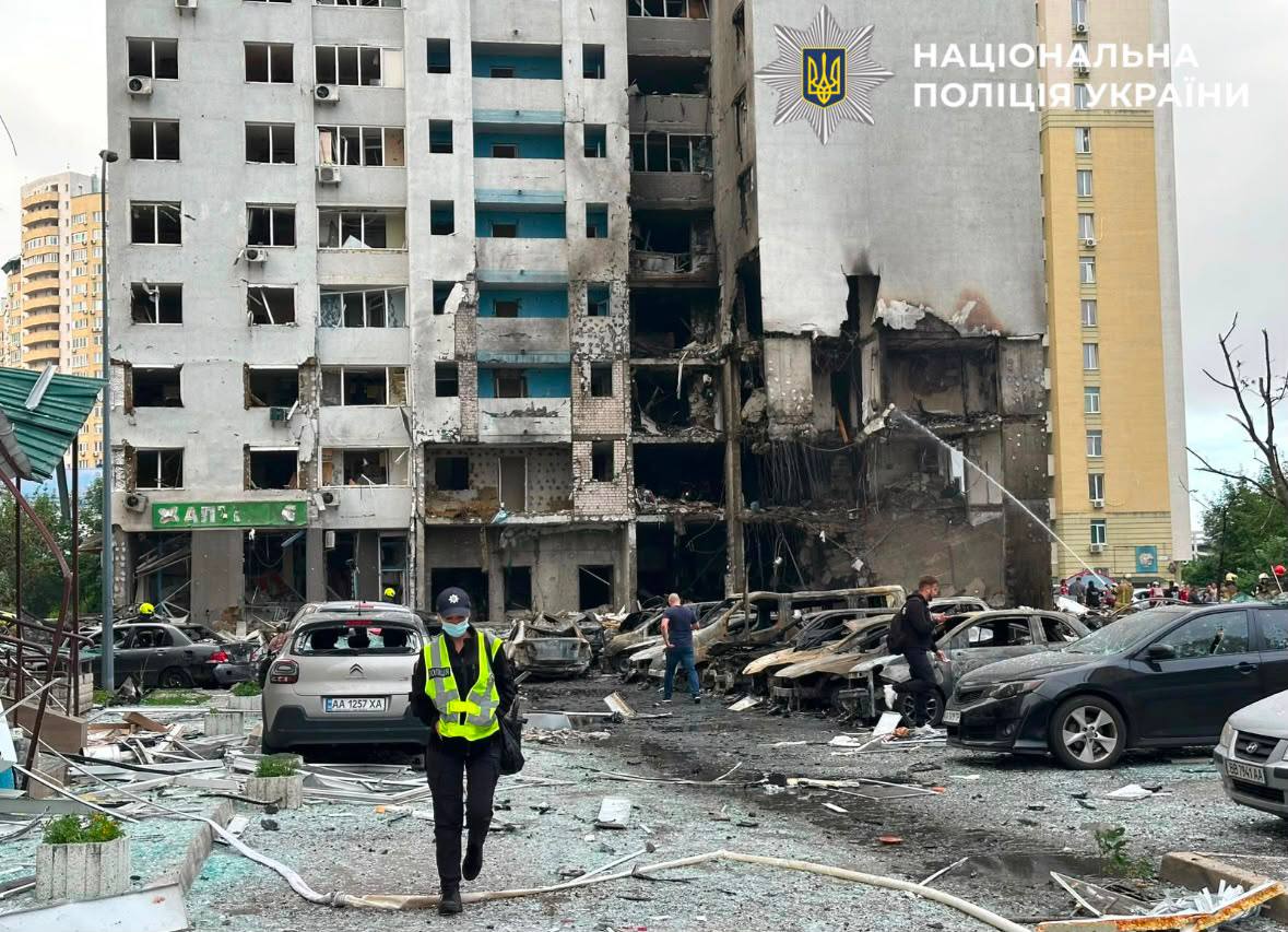 Під атакою РФ опинилися п’ять районів Києва: поліція фіксує наслідки - фото 6