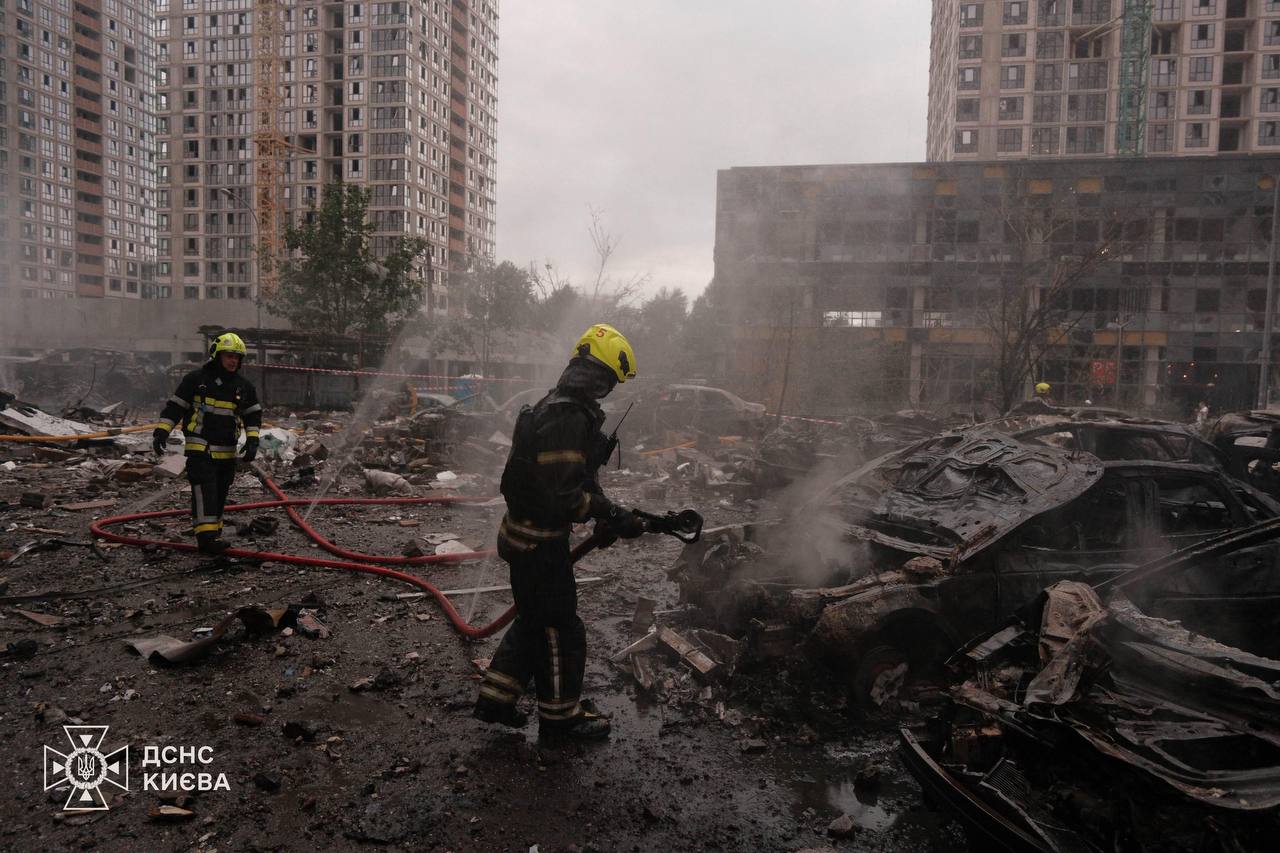 У Києві пошкоджено щонайменше 15 житлових будинків - фото 4