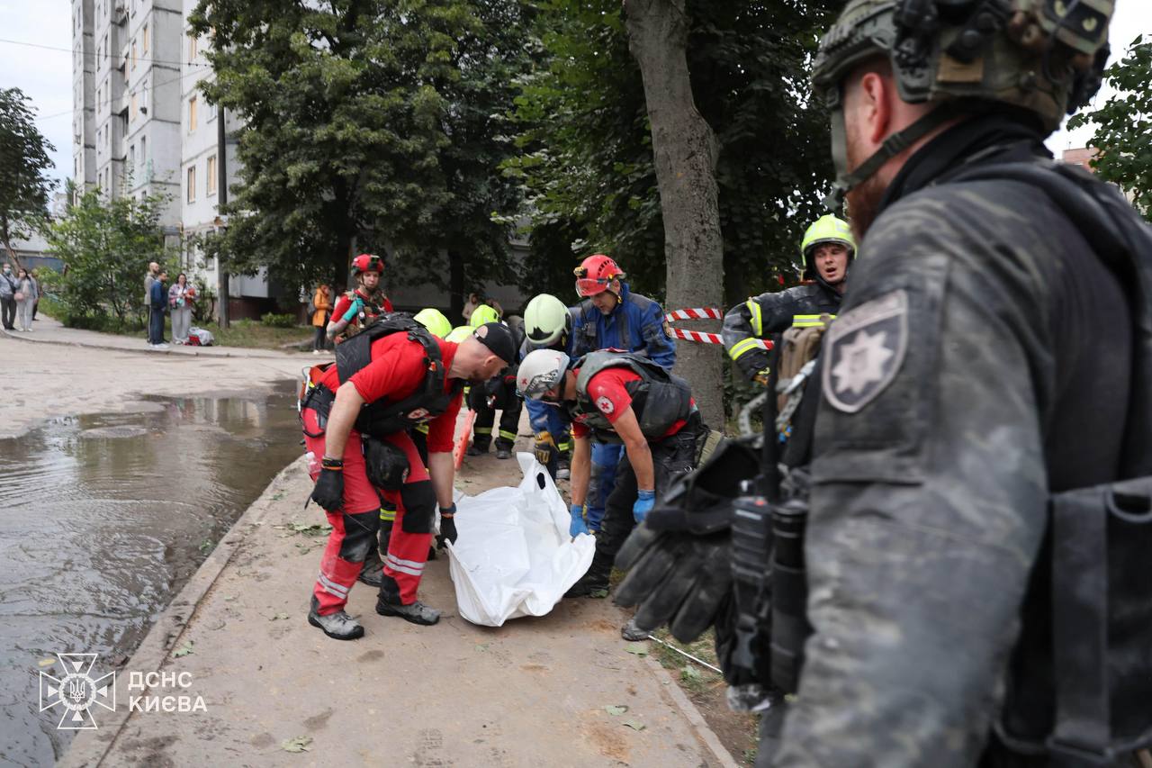 У Києві пошкоджено щонайменше 15 житлових будинків - фото 7