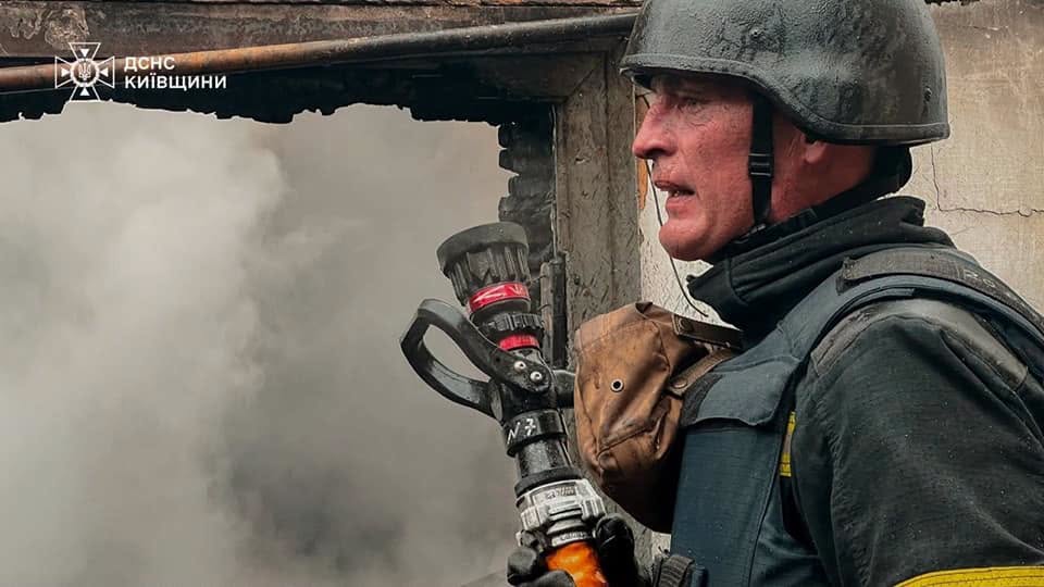 У ДСНС показали фото наслідків масованої атаки на Київщину - фото 6