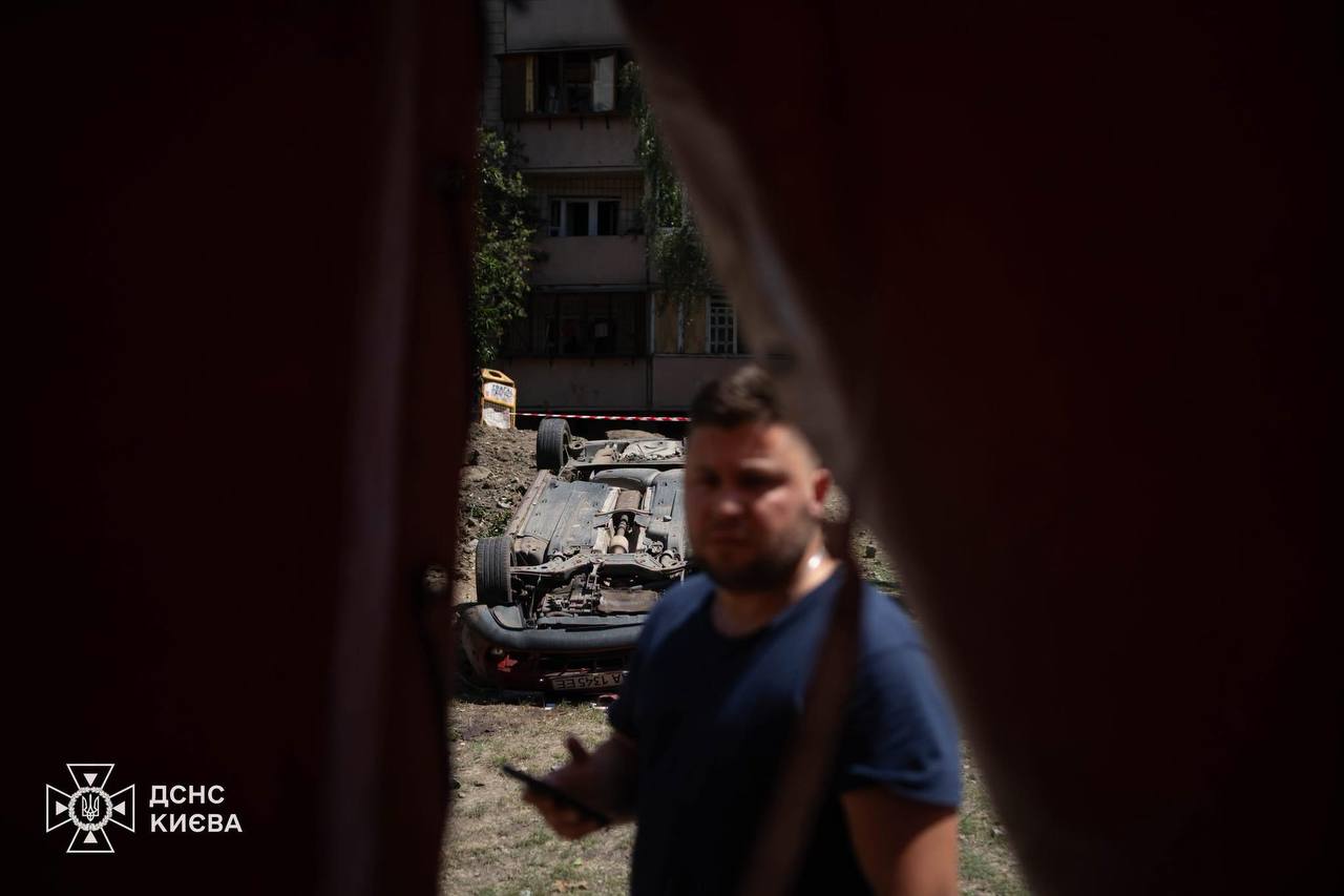 Під завалами можуть бути люди: у Києві кількість жертв обстрілу знову зросла