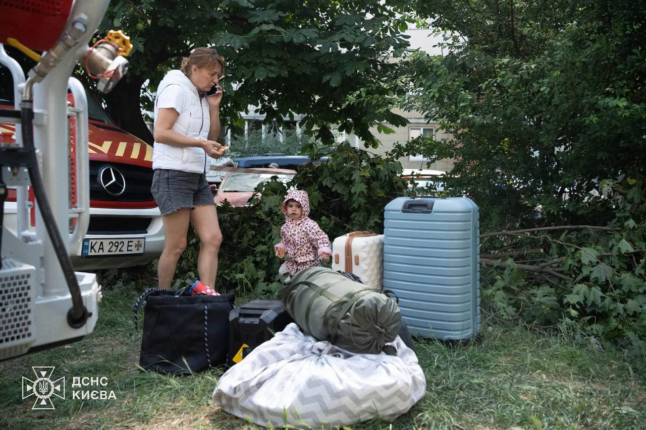 Під завалами можуть бути люди: у Києві кількість жертв обстрілу знову зросла - фото 6