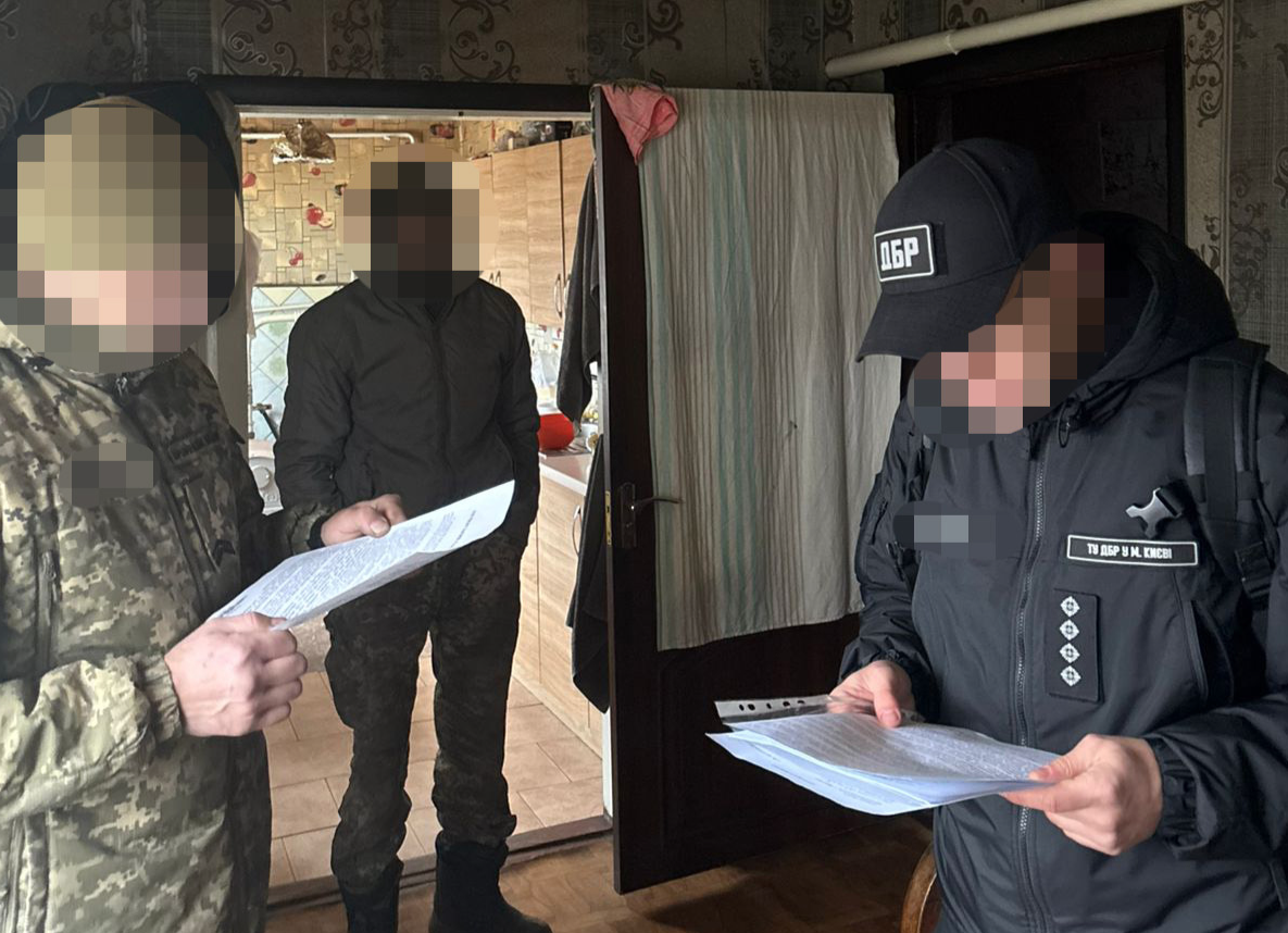 Замість служби військові майже 2,5 роки будували будинок командира: ДБР викрила схему на Київщині