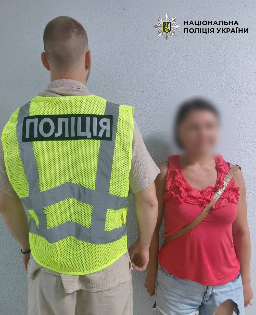 Конфлікт у столичному гуртожитку завершився ножовим пораненням: нападниці оголосили підозру