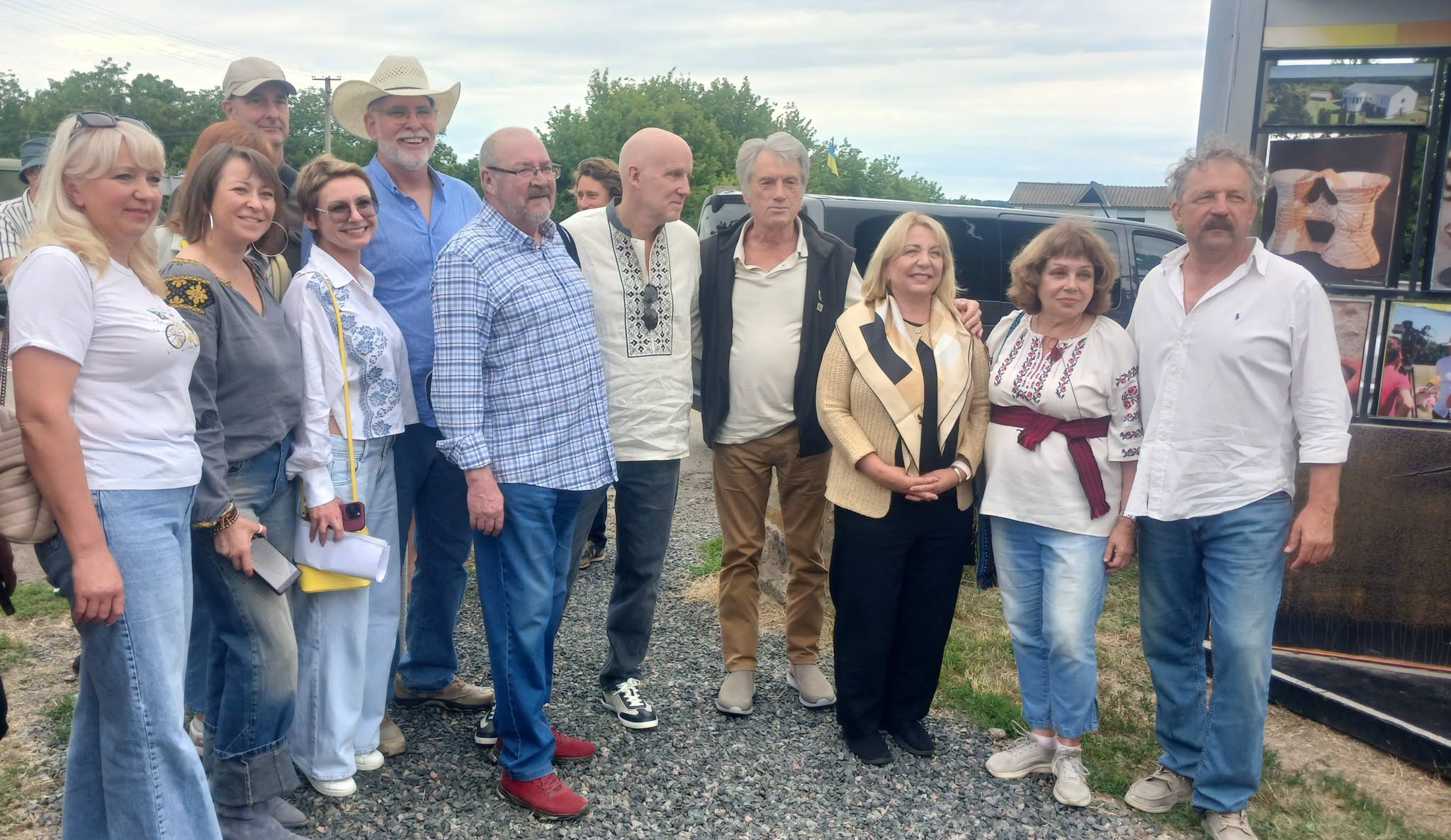 Віктор Ющенко і англійський лорд приїхали на археологічні розкопки у Черкаській області - фото 4