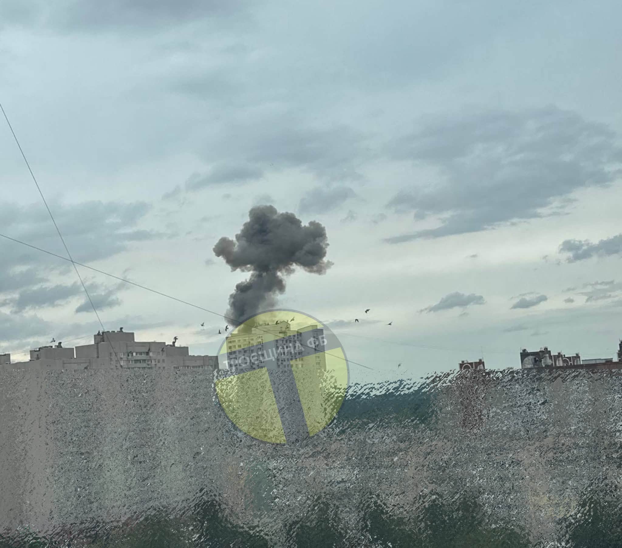 У Деснянському районі Києва пошкоджено багатоповерхівку внаслідок атаки рф - фото 3