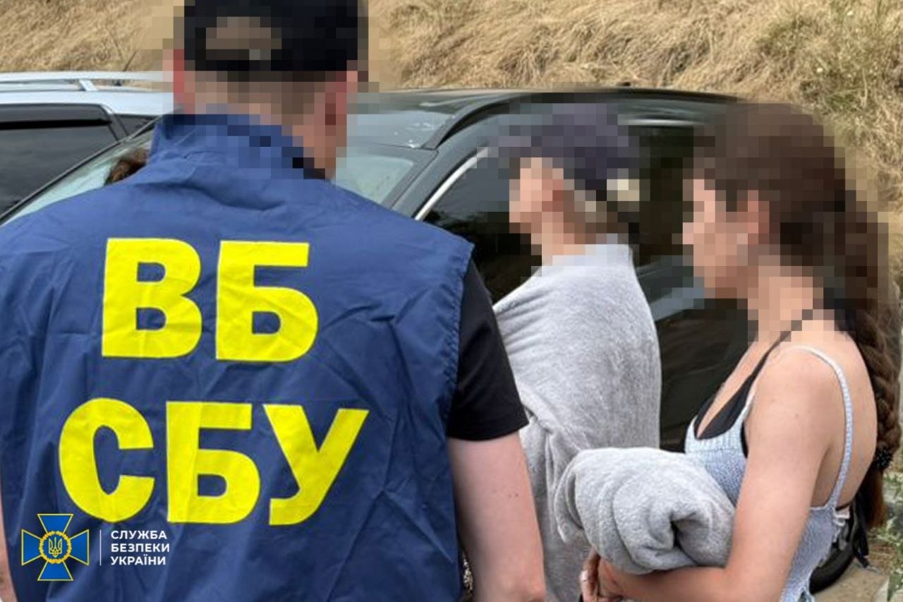 СБУ та ОГП викрили посадовицю Торгово-промислової палати України на вимаганні 100 тисяч євро у виробника бойових дронів - фото 2