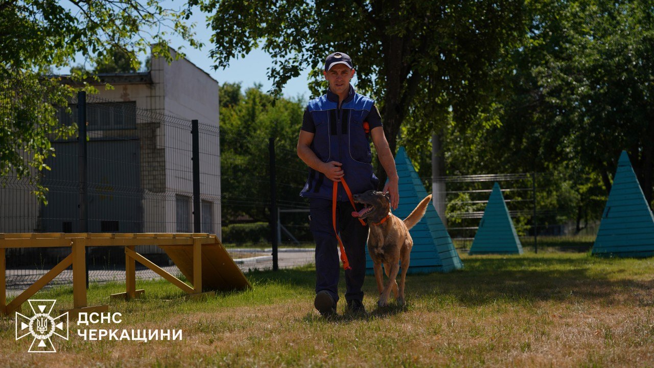 На Черкащині службовий пес Блерт готується рятувати людей. Фото - фото 2