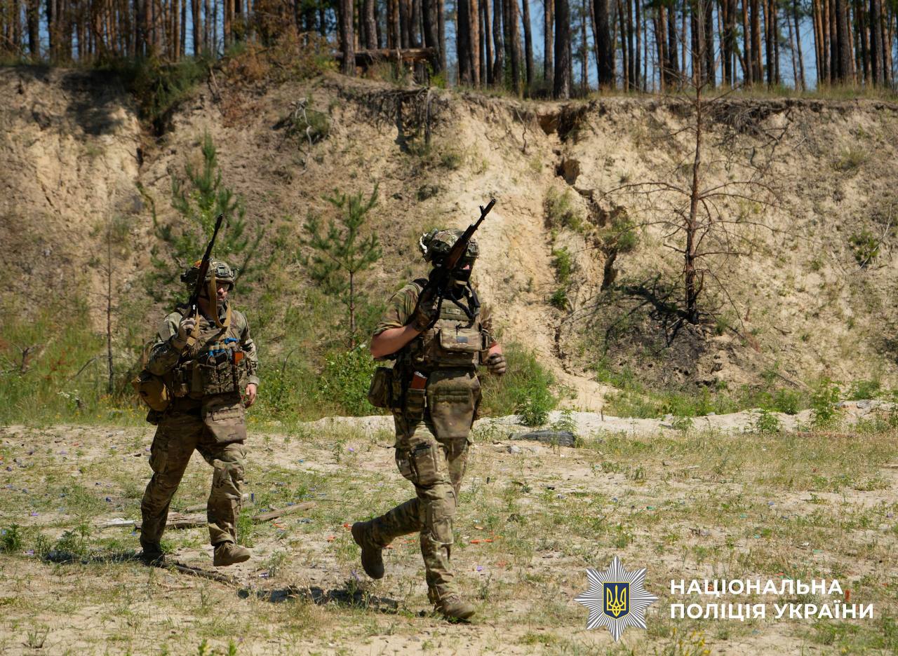 Боєць Стрілецького полку поліції Києва: росіяни полюють на екіпажі БпЛА, не шкодуючи КАБів