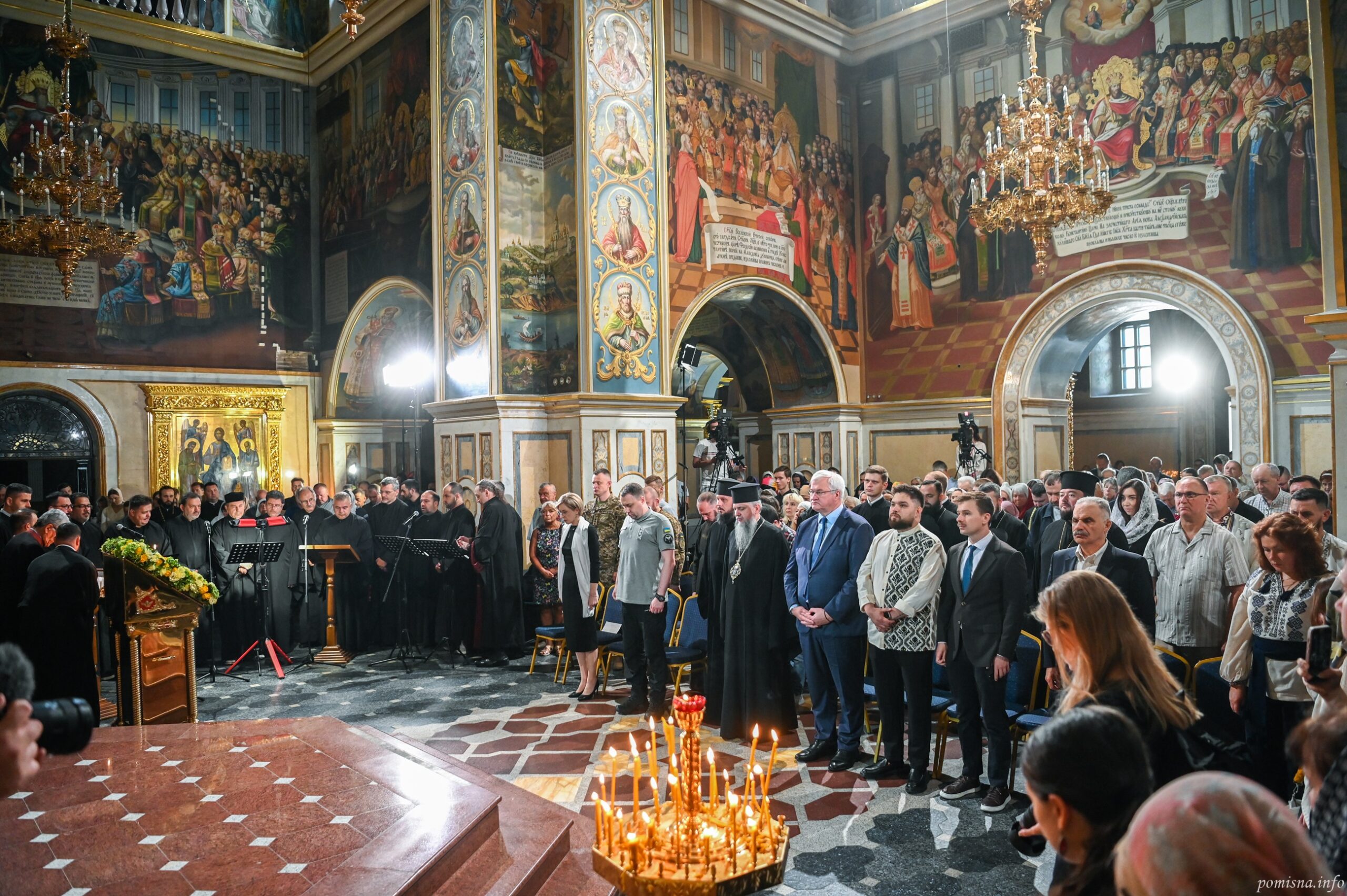 В Києво-Печерській лаврі відслужили перше богослужіння після обстрілу рф