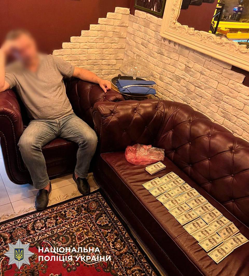 За 30 тис дол. пропонував фіктивний шлюб із жінкою з інвалідністю: у Києві викрили ділка