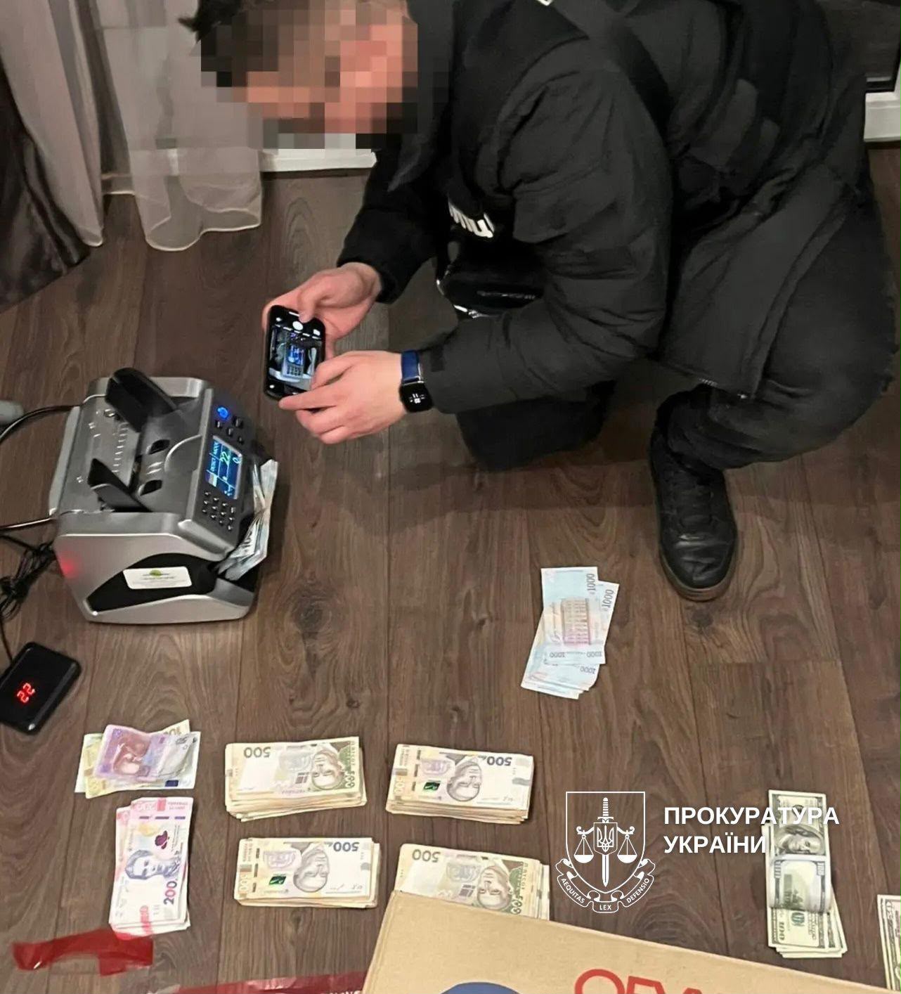 У Києві чоловік і жінка побоями та погрозами змушували дівчину надавати секс-послуги - фото 4