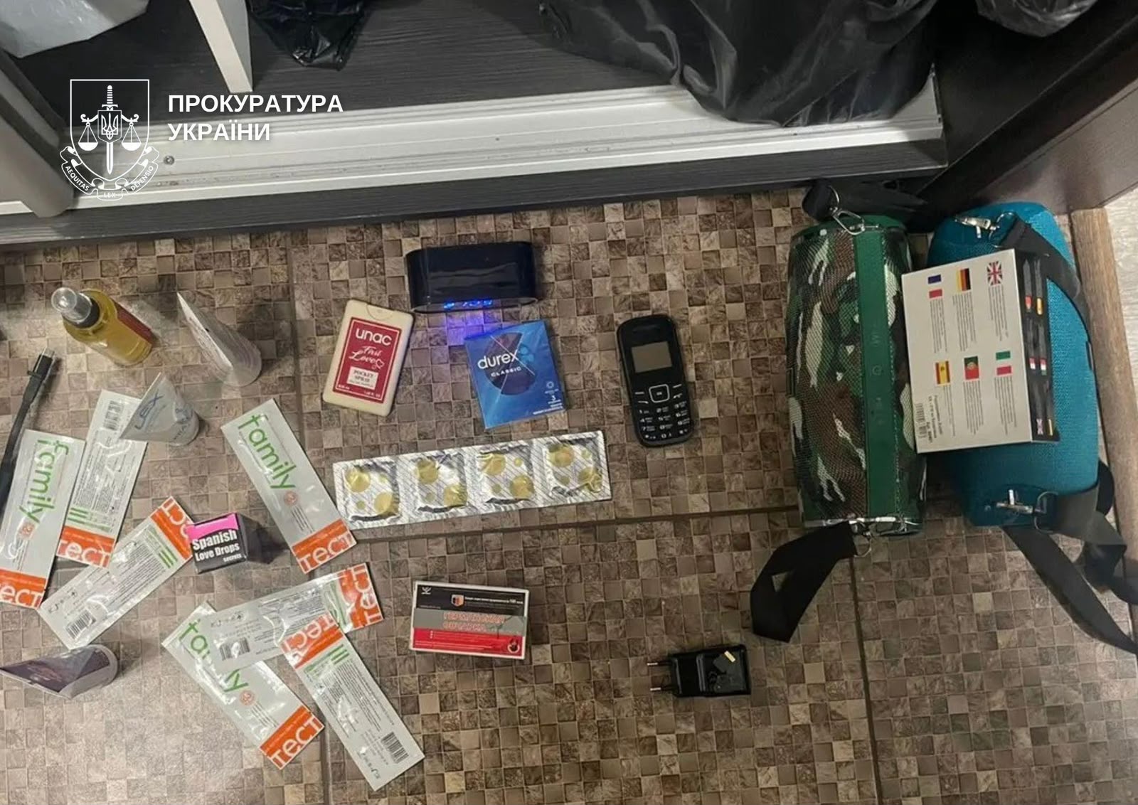 У Києві чоловік і жінка побоями та погрозами змушували дівчину надавати секс-послуги - фото 2