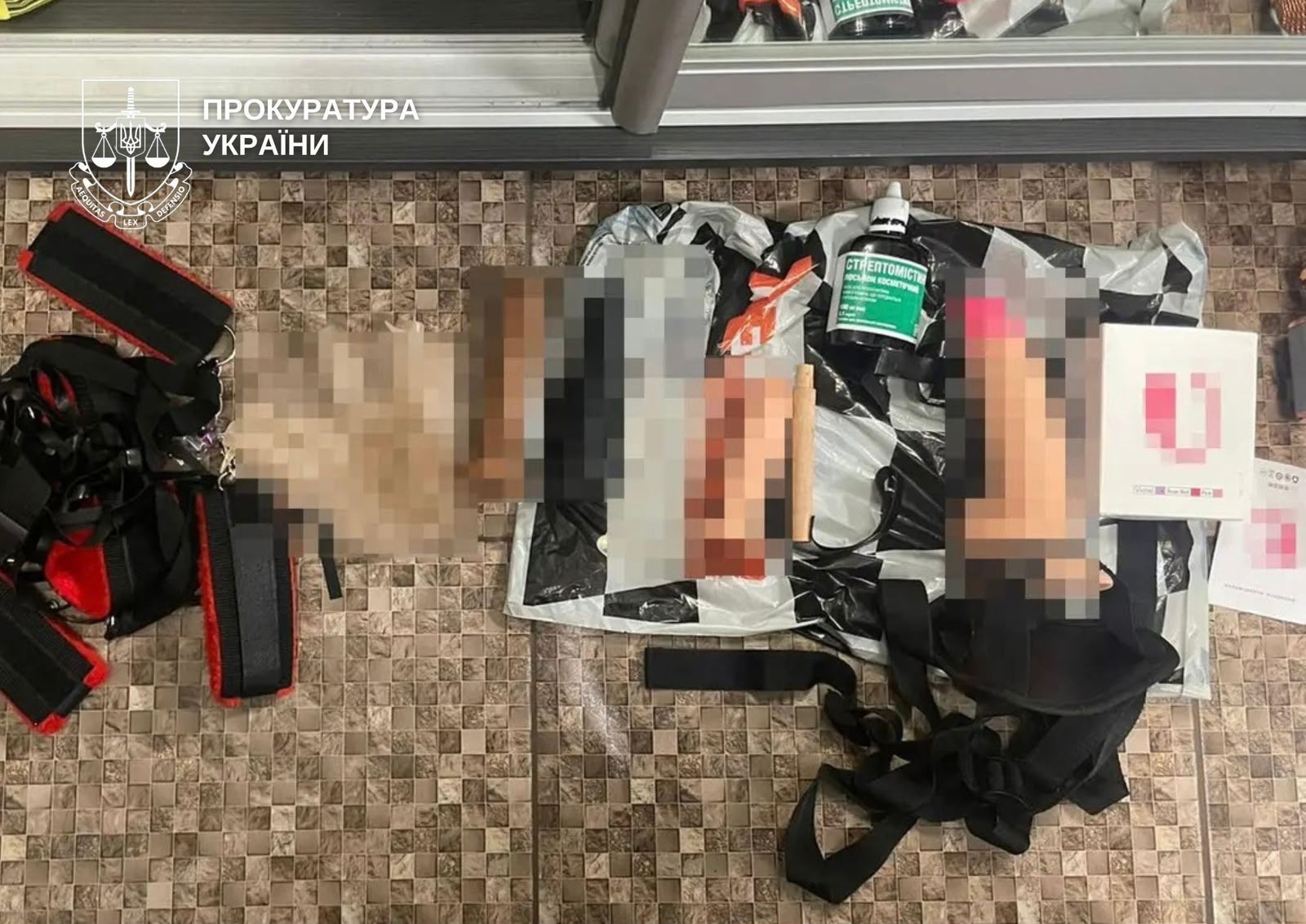 У Києві чоловік і жінка побоями та погрозами змушували дівчину надавати секс-послуги - фото 3