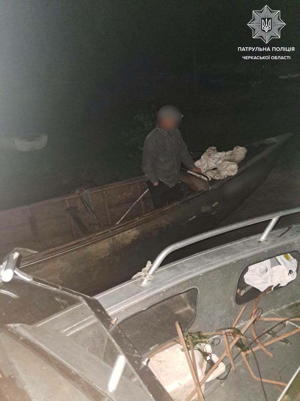 У Черкасах чоловік сітками зловив майже 300 рибин - фото 2