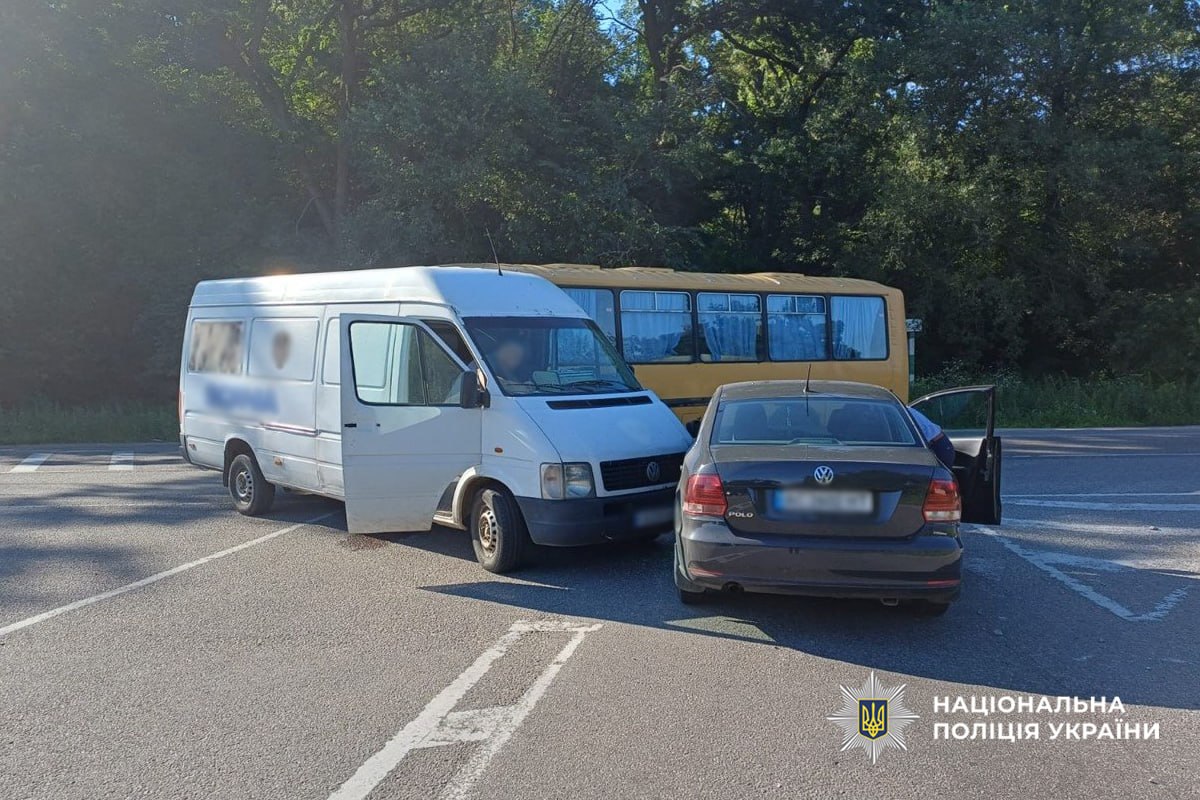 У ДТП на Черкащині зіткнулися автобус, бусик і легковик