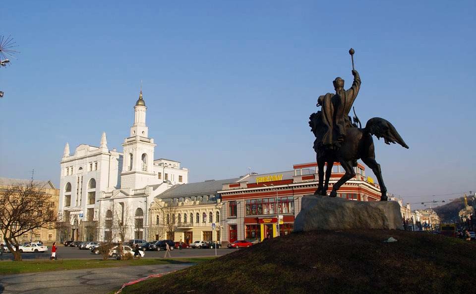 Серце Подолу: Історія та таємниці Контрактової площі в Києві - фото 8