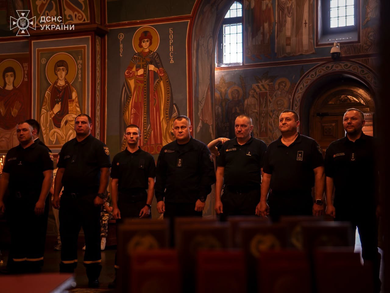 Митрополит Епіфаній нагородив надзвичайників, які рятували Успенський собор після атаки РФ - фото 3