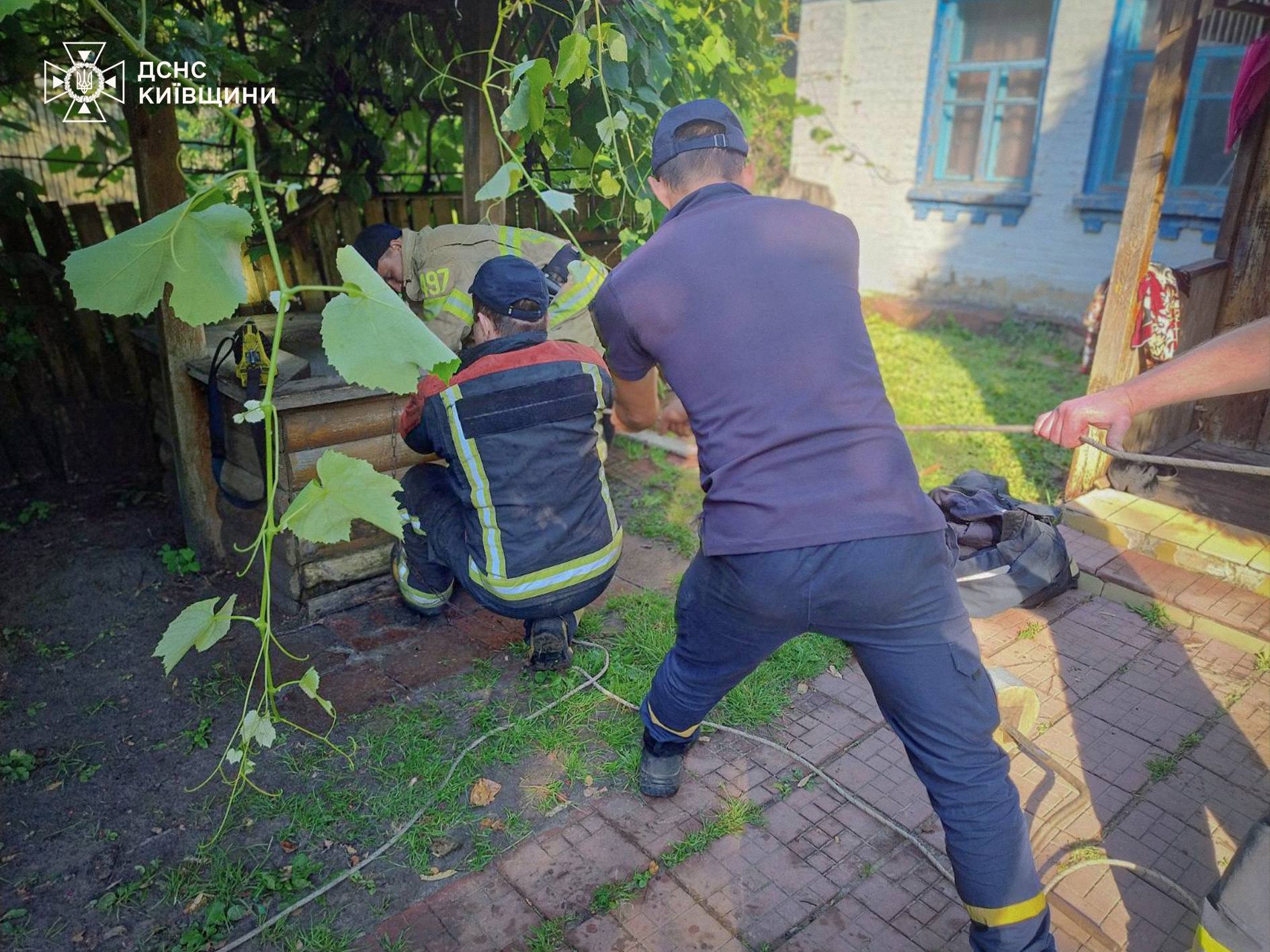 На Київщині у криниці виявили тіло 80-річного чоловіка