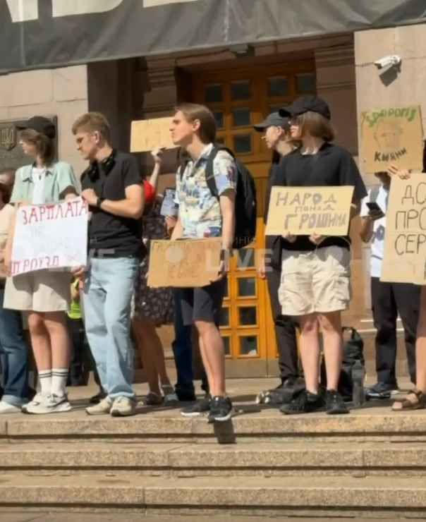 Акція протесту у Києві: громадяни закликають не підвищувати вартість проїзду - фото 6