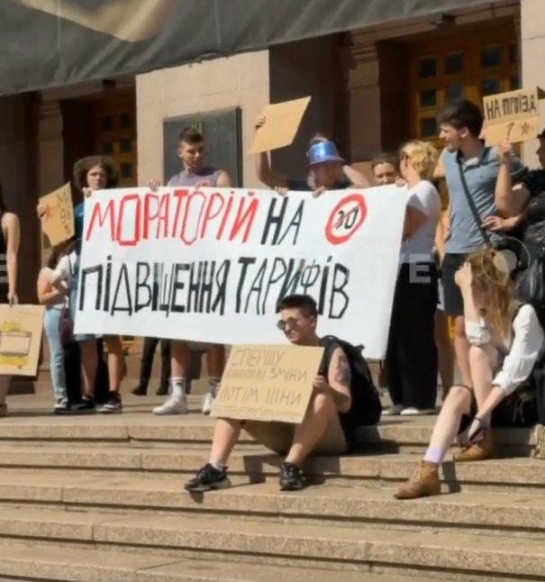 Акція протесту у Києві: громадяни закликають не підвищувати вартість проїзду - фото 7