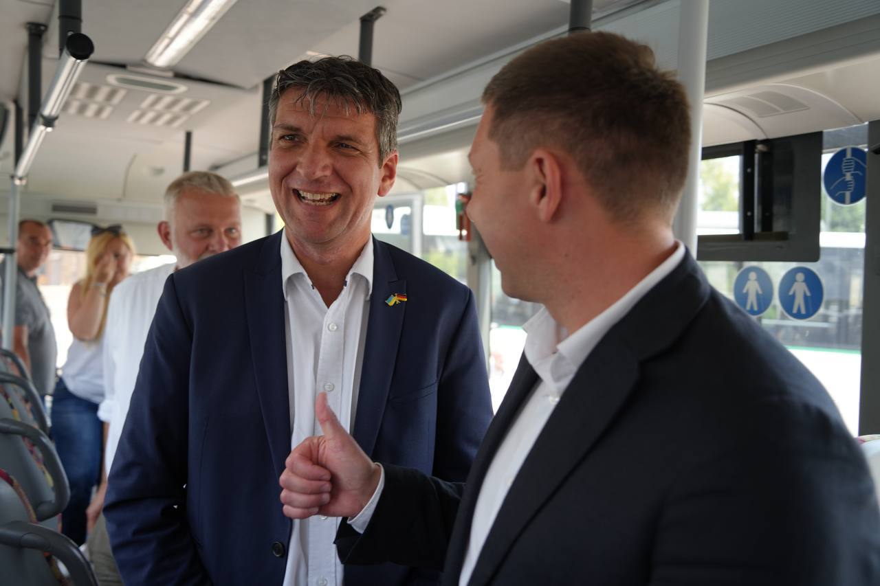 Ірпінь отримав чотири автобуси від міста-побратима Борни - фото 3
