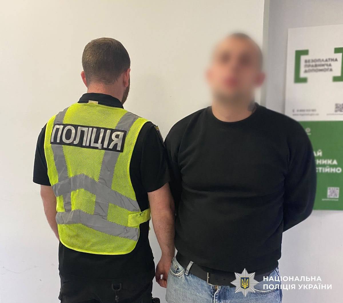 Киянин після дорожнього конфлікту побив водія та погрожував йому пістолетом