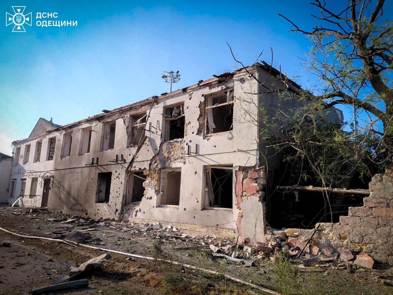 Внаслідок ракетного удару по Одесі загинули три людини - фото 5