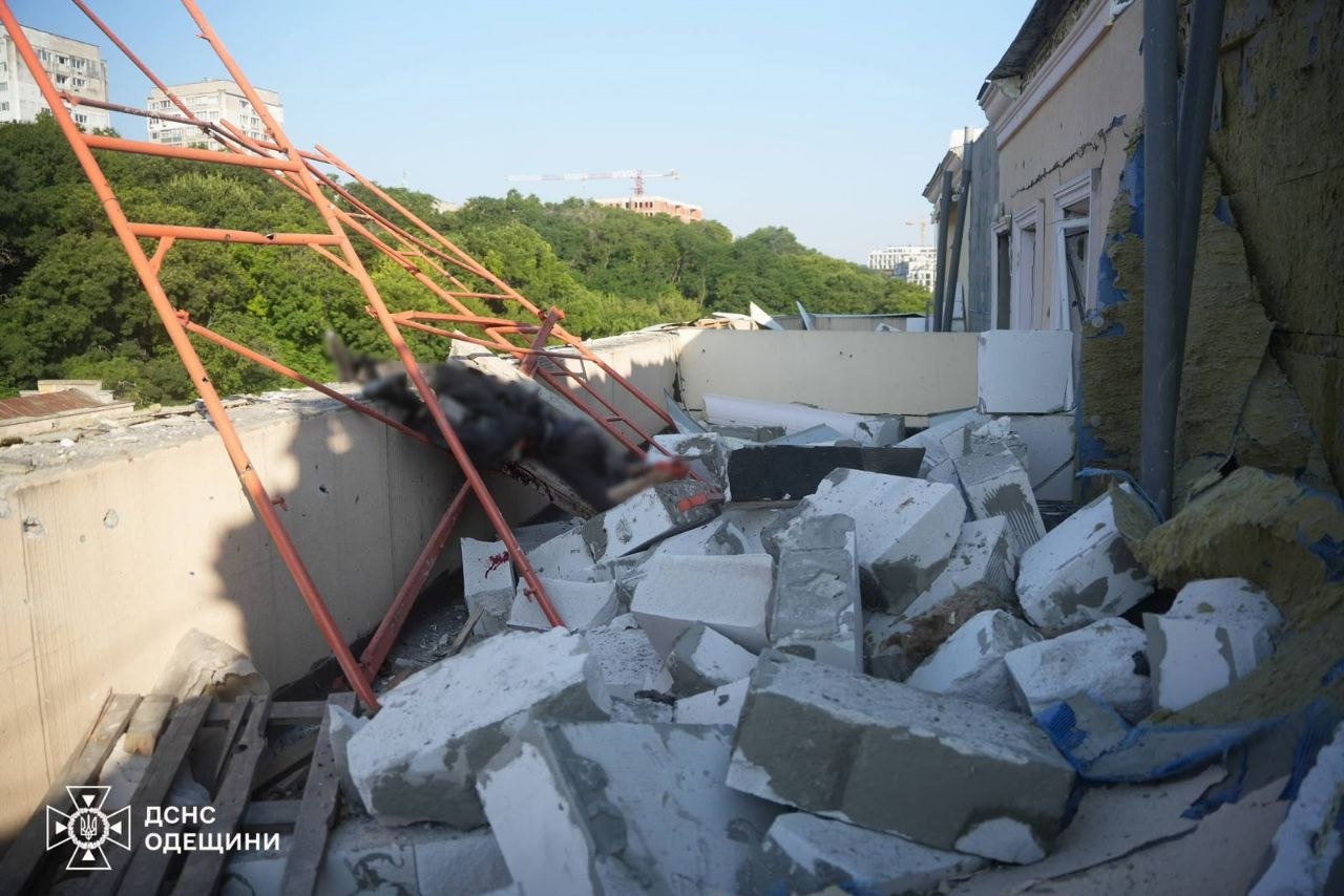 Внаслідок ракетного удару по Одесі загинули три людини - фото 6