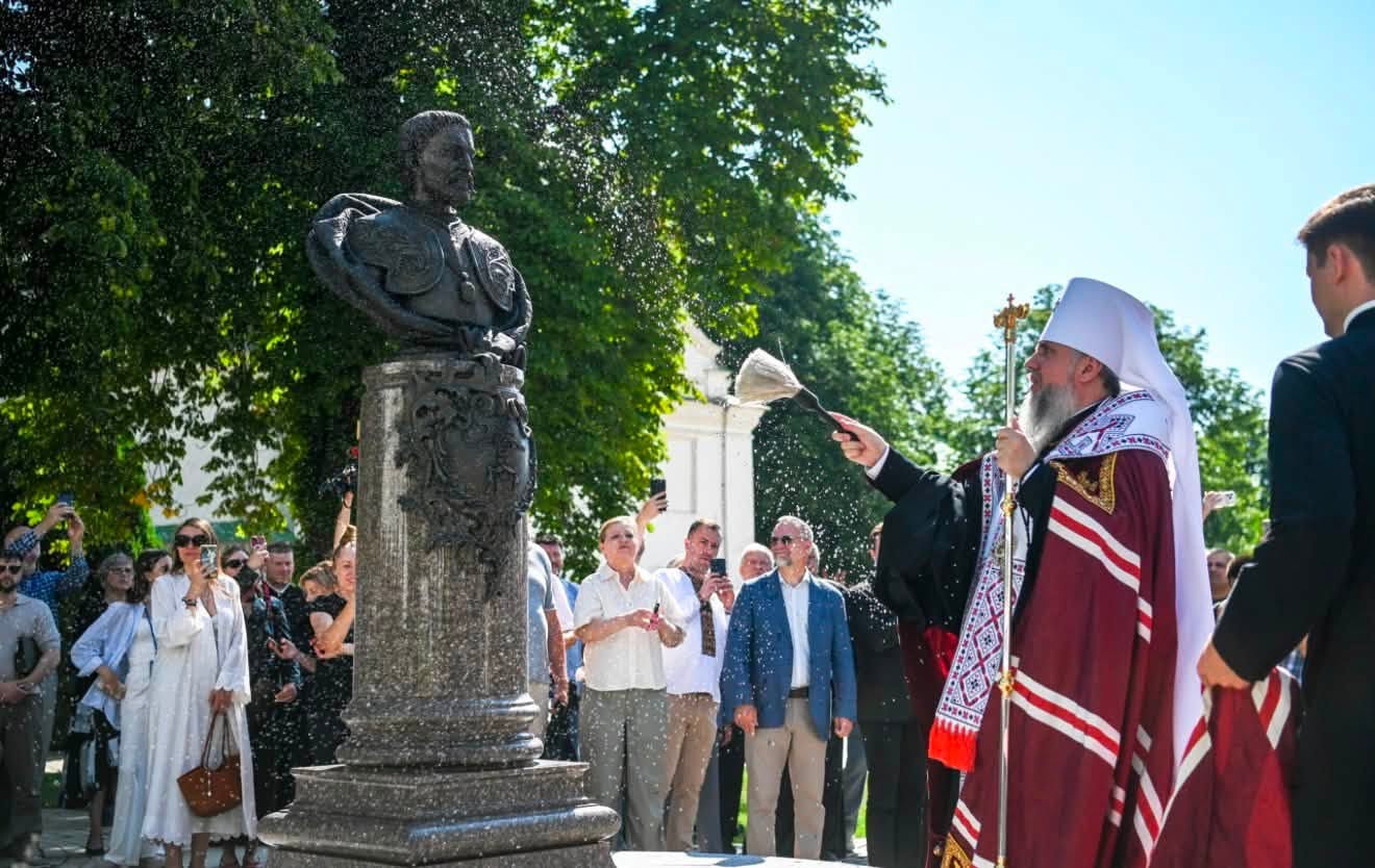 В Києві освятили погруддя Івану Мазепі: участь взяли священники Черкащини - фото 2