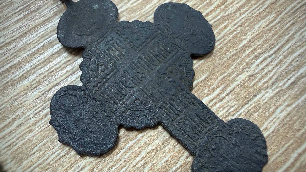 Київські митники вилучили культурні цінності, яким понад тисячу років: їх передали музею