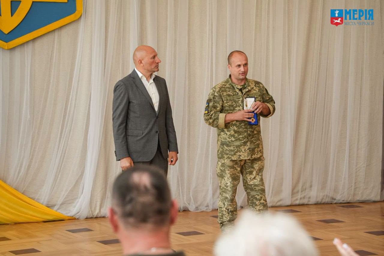 У Черкасах вручили нагороди з нагоди Дня Української Державності. Фото - фото 2