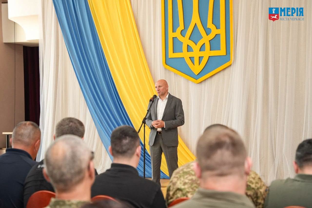 У Черкасах вручили нагороди з нагоди Дня Української Державності. Фото - фото 9