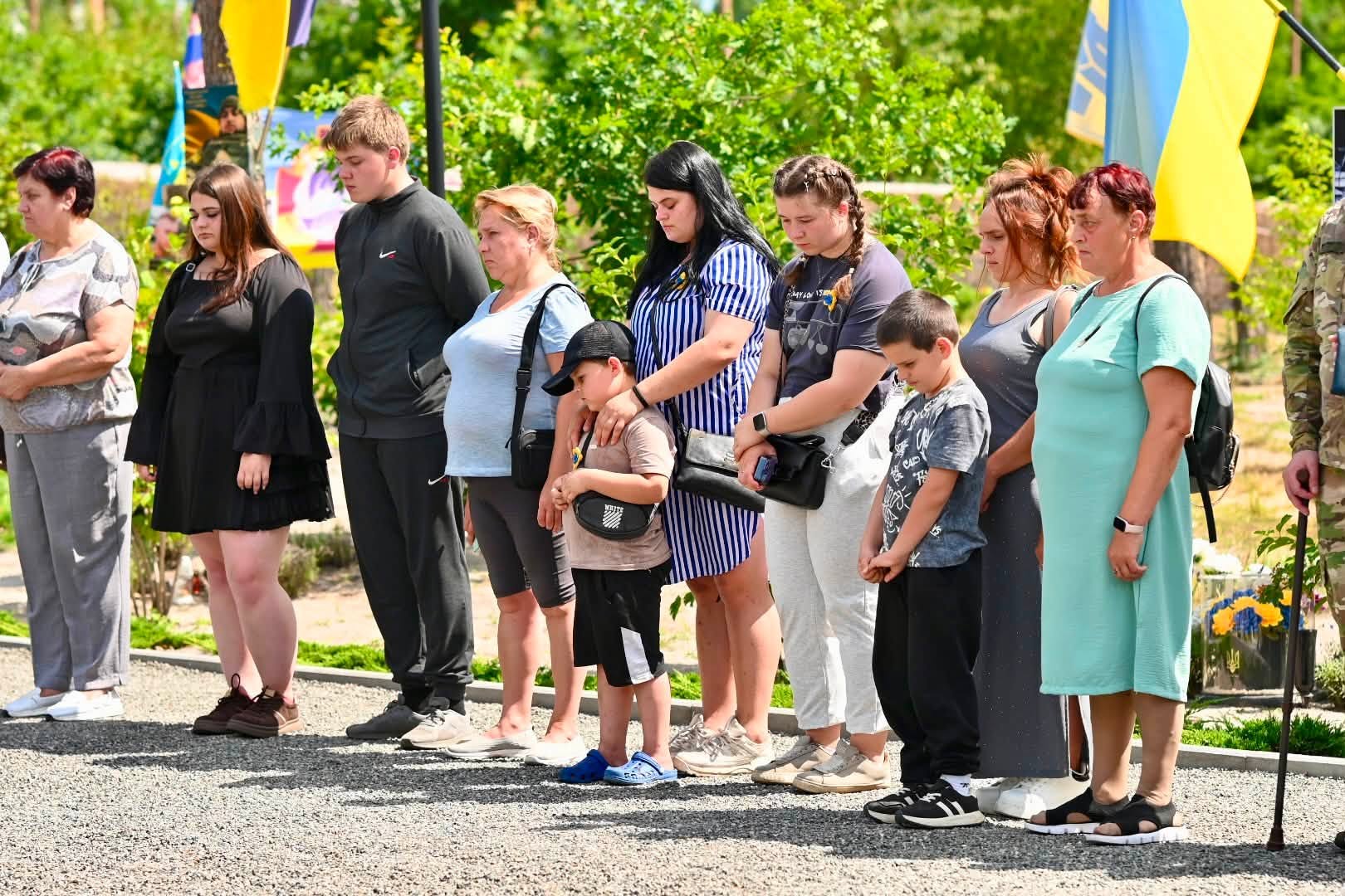 Ще 14 табличок з іменами загиблих захисників з’явилися на меморіалі у Мощуні - фото 12