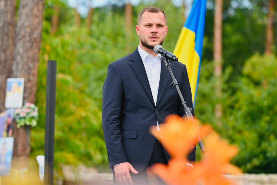 Ще 14 табличок з іменами загиблих захисників з’явилися на меморіалі у Мощуні - фото 14