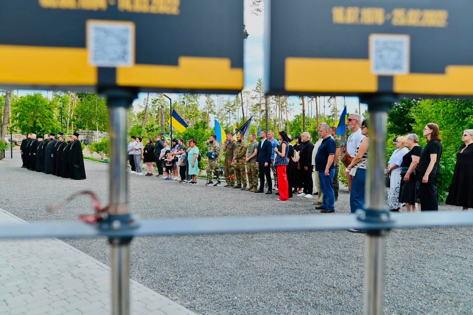 Ще 14 табличок з іменами загиблих захисників з’явилися на меморіалі у Мощуні - фото 15