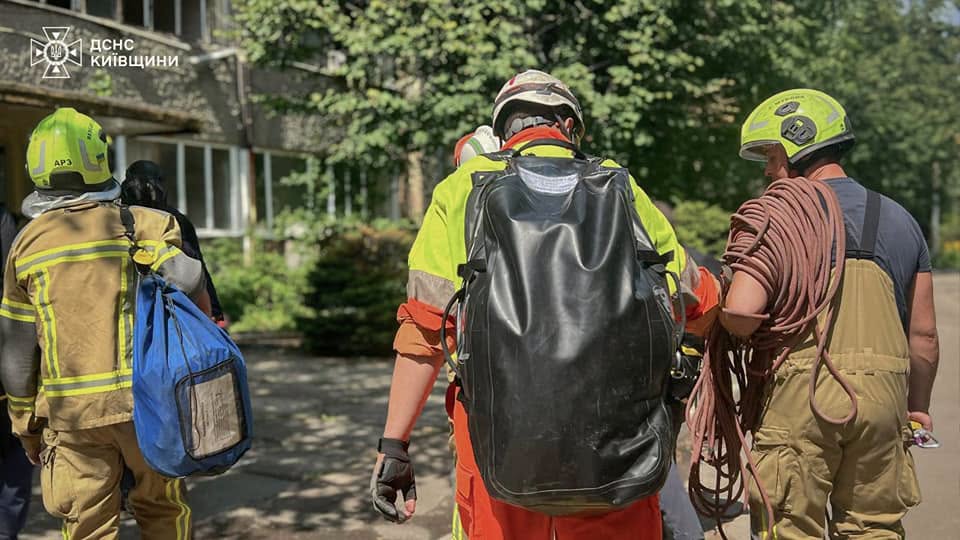 У Вишневому рятувальники-верхолази та сапери ДСНС провели унікальне обстеження будівель - фото 2