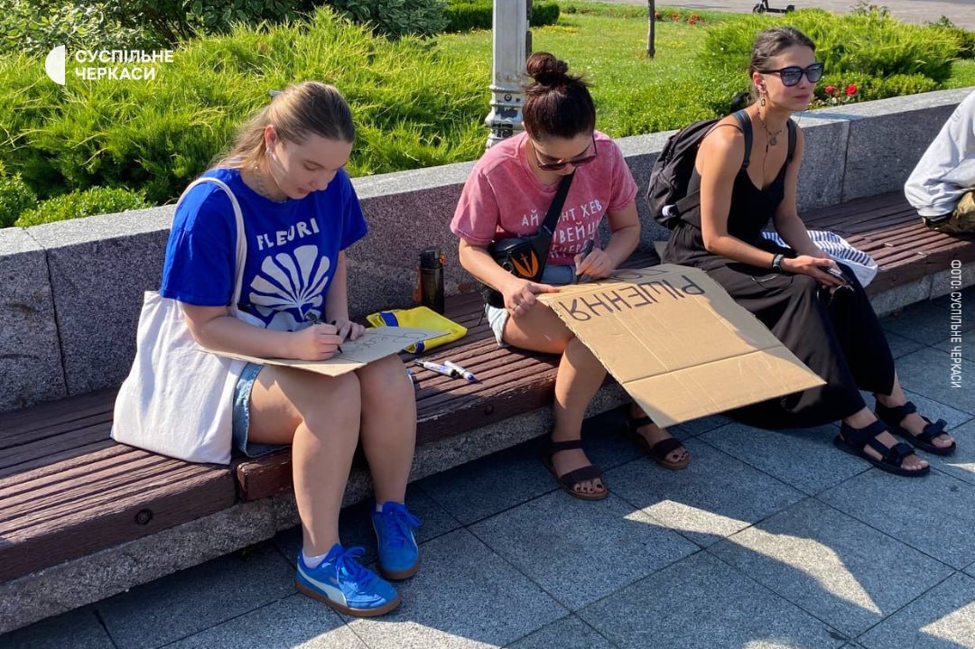 Картонковий протест збирають у Черкасах через відставку міністра Федорова - фото 2
