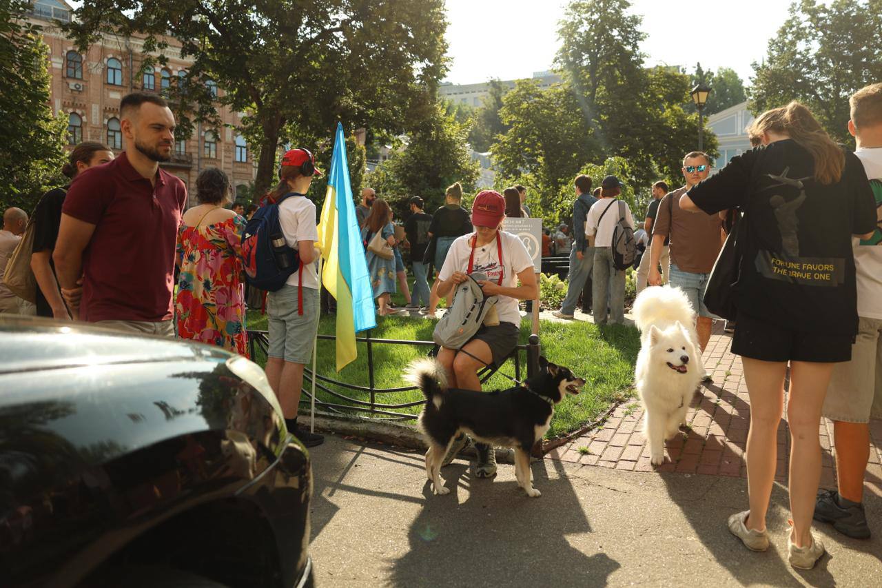 У Києві протестують проти звільнення міністра оборони Федорова - фото 6