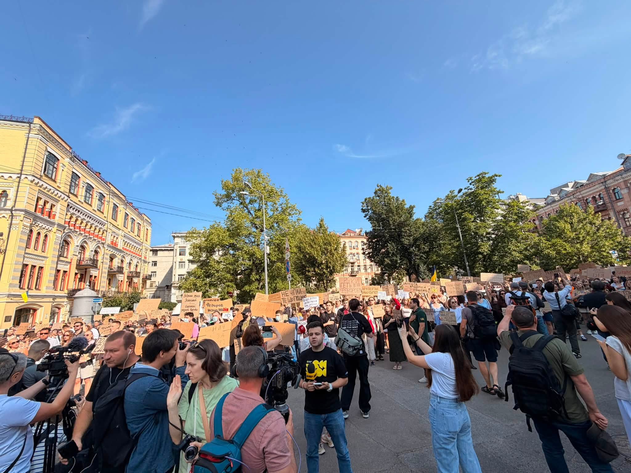 У Києві протестують проти звільнення міністра оборони Федорова - фото 10