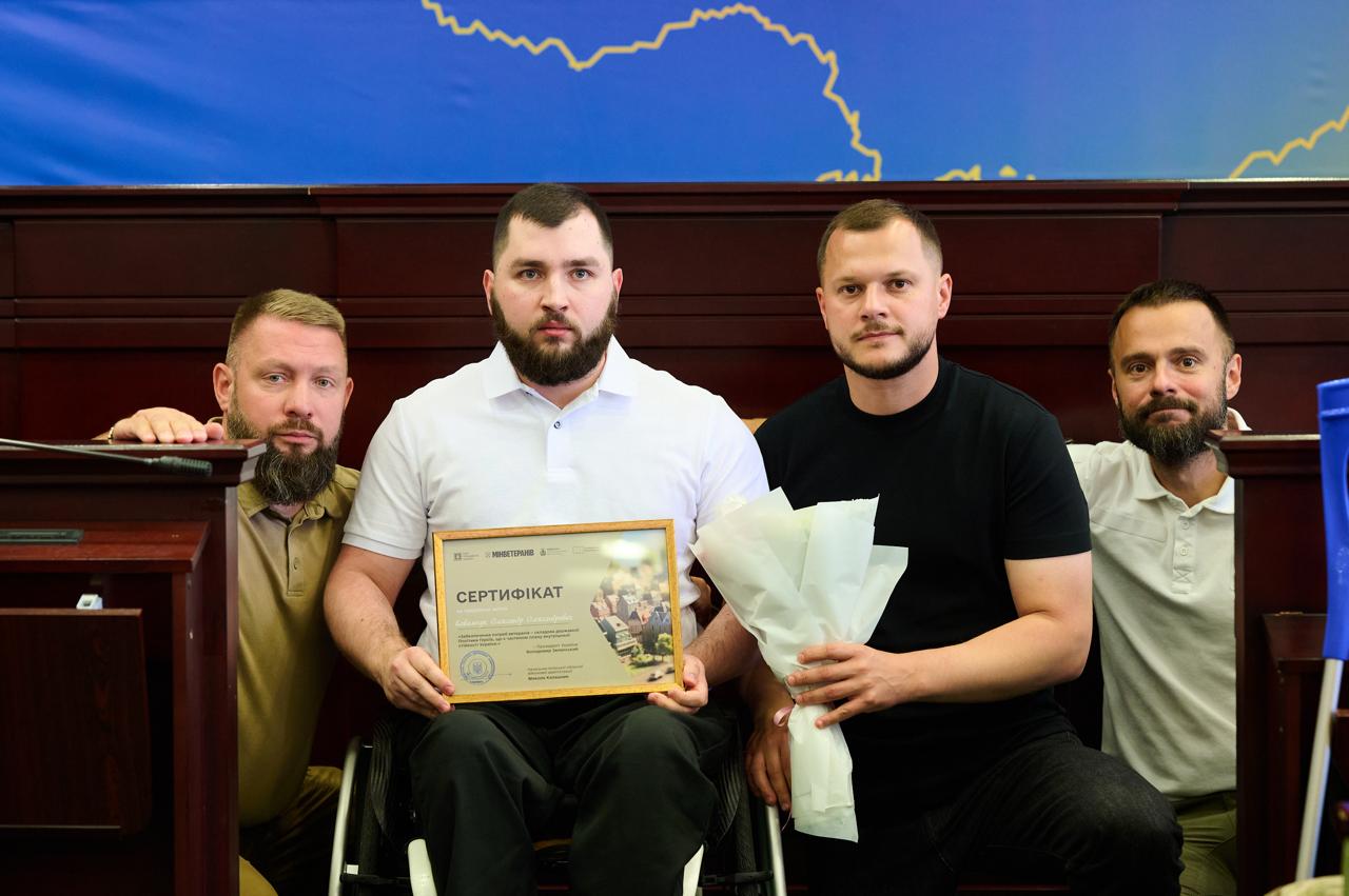 На Київщині ветеранам і родинам полеглих воїнів вручили 70 сертифікатів на придбання житла - фото 5