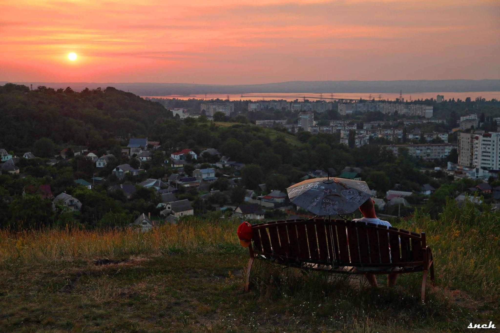 Літній вечір у Каневі. Атмосферні фото з берега Дніпра